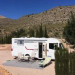 Worden Spaanse campertoeristen gediscrimineerd vergeleken met buitenlandse camperaars in Almería?
