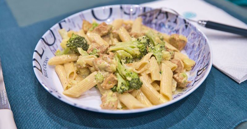 Bloemkool en broccoli vergezeld van Pasta Soya-Kip Curry