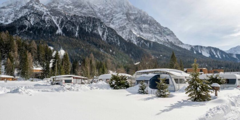 Winterkamperen op de Zugspitz Resort Camping in Tirol