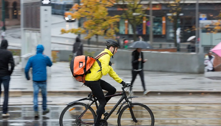 De fietshelm: stimuleren, verplichten of afvoeren?